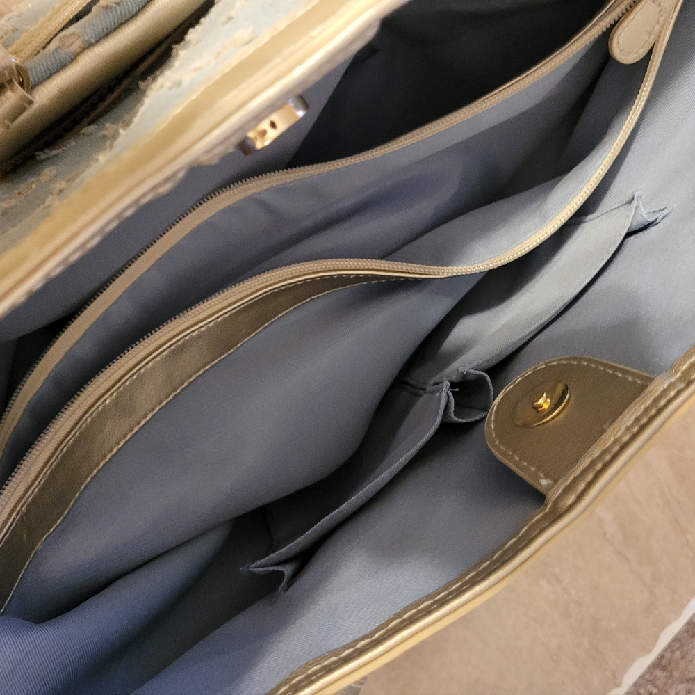 Libby Edelman Light Denim Blue/Gold Bali ToteBag With Matching Wristlet EUC - Picture 7 of 12
